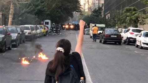 حقوق بشر ایران مقاله اعتراضات در ایران؛ افزایش آمار کشته‌شدگان به بیش از ۳۰ نفر همزمان با