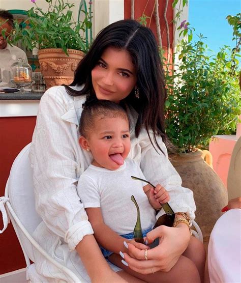 Kylie Jenner Teases When Shell Reveal Sons New Name