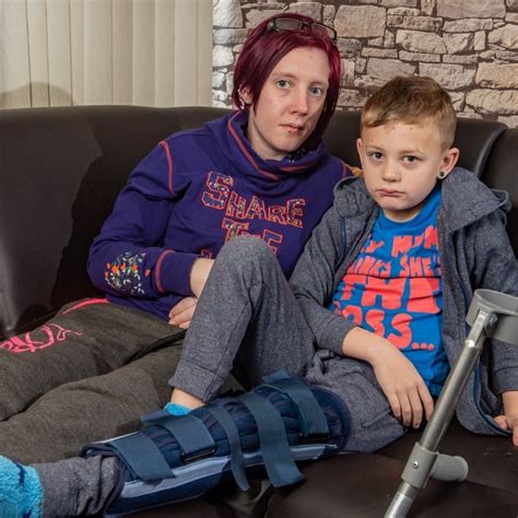 mum s fury at school after seven year old son is forced to do pe despite breaking his kneecap