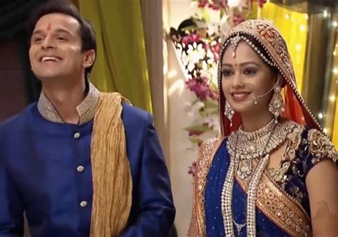 Siddharth and roshni to head for their honeymoon in zee tv. Satrangi Sasural: Brawl erupts at Girish-Jahanvi's ...