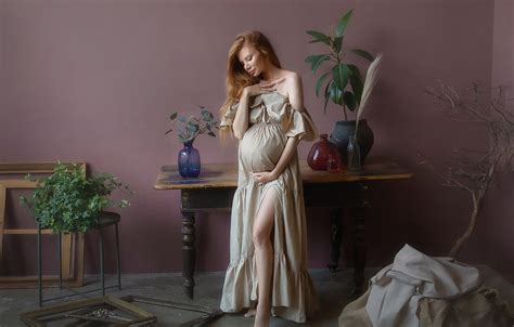 Обои девушка стол волосы растения платье беременная Бармина Анастасия картинки на рабочий