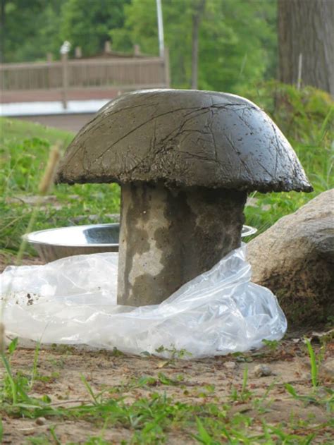 This is the first in a series of how to posts inspired by i think as this weathers a bit and the feed sack gets more exposed, it will give the mushroom the. Fun garden mushrooms to make | Flea Market Gardening