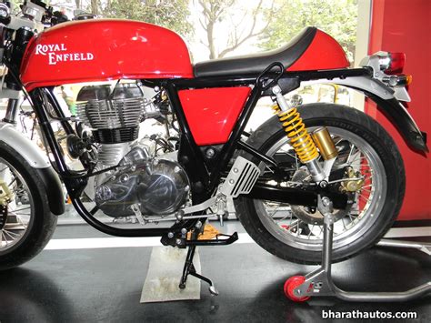 Tangkinya juga dibuat minimalis dengan kapasitas 13 liter. Royal Enfield Continental GT535 Café Racer reviewed, we're ...