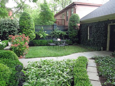 Here you may to know how to construct a garden fence. Summit Musings: Friday Fences - Classic Green