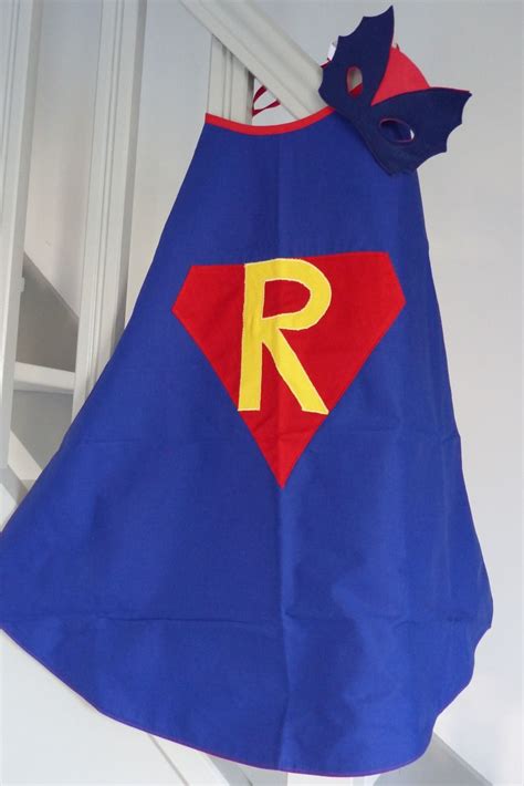 Mais bon c'est pas grave, c'est pas comme si je ne connaissais personne à montpellier et que toute ma reputation était à faire hein ! Déguisement de super héros personnalisable = masque+cape ...