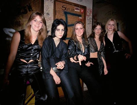 the runaways at whisky a go go hollywood 1977 sandy west joan jet lita ford jackie fox and