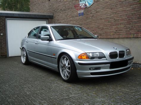 Initially launched as a sedan in january 1988, the e34 also saw a touring station wagon (estate) body style added in september 1992, a first for the 5 series. Pre-Facelift vs Post-Facelift headlights - Bimmerfest ...