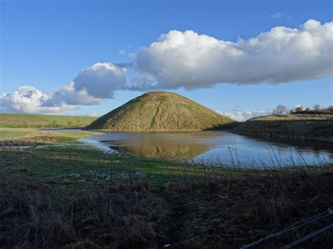 Silbury Hill Britains Giant Prehistoric Mound Heritagedaily