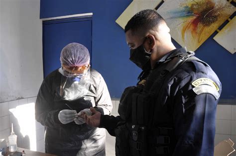 Amostras de sangue colhidas de trabalhadores para testes sorológicos na empresa liebherr, na itália. Covid-19: Barra Mansa oferece teste rápido para agentes da ...