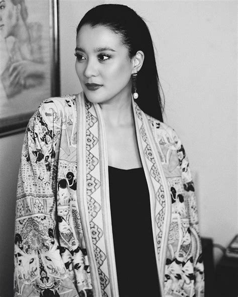 (2017), si jago merah 2: 9 Potret Cantik Artis Indonesia Bernuansa Hitam Putih ...