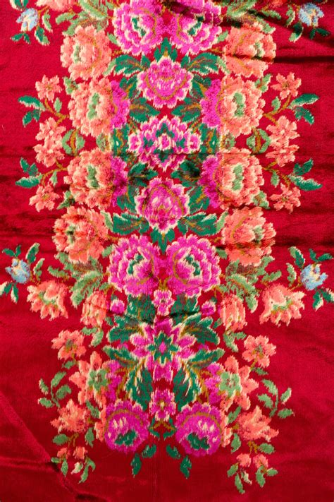 Vintage Floral Rug - Shiny Silk-like 82 x 62 Inch Fringed Area Rug 