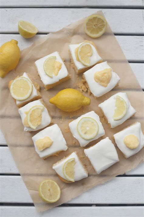 Es war mal wieder richtig lecker und meinen kindern hat der kuchen richtig gut geschmeckt, obwohl. Saftiger Zitronen-Schmand-Kuchen mit Lemon Curd - Rührteig ...