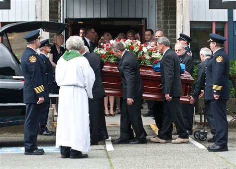 Hundreds Pack Funeral For Betty Fox Canada News Toronto Sun
