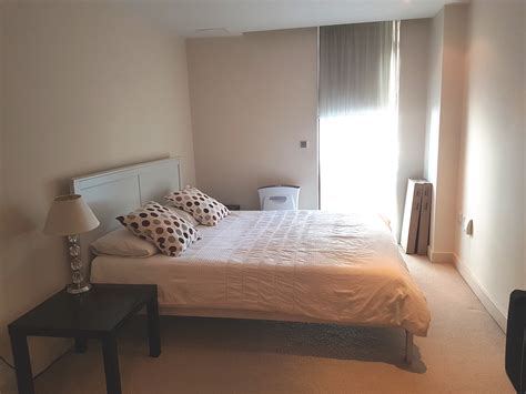 Stunning 2 bedroom split level flat located situated within large victorian terrace house.the apartment is spacious and is being rented as furnished and comprises of separate living room and fully equipped kitchen (including washer/dryer and fridge freezer. 2 Bedroom Flat to Rent in Lymington - 2 Bedroom £669 PW ...