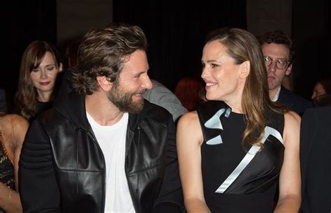 Bradley Cooper E Jennifer Garner São Vistos Juntos Em Praia E Levantam