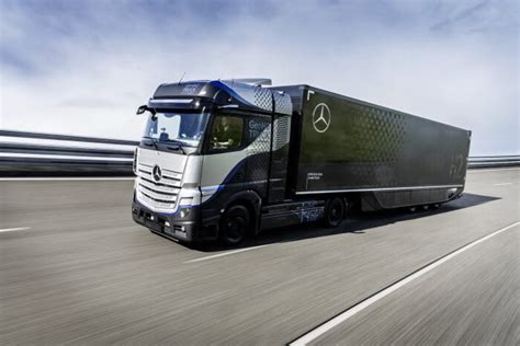 Daimler Trucks Begin Testing With Its Hydrogen Fuel Cell Truck The