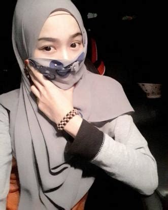 Fast & free job site: Pretty Malaysian teacher looks as young as her students ...