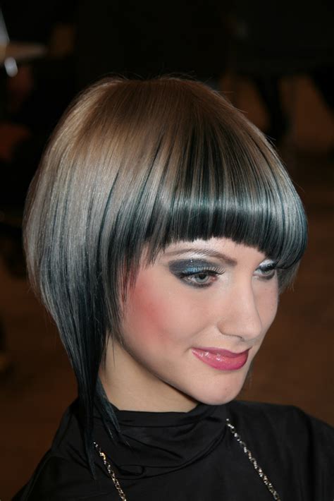 Add a twist to the hairdo by opting for a side parting. poisonyaoi: Angled Bob Hairstyle