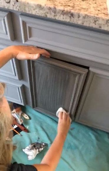 Видео how to glaze furniture and cabinets канала drabs2fabs. Simple Glazing Techniques For A Beautiful Furniture Finish ...