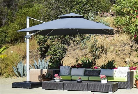 The Best Cantilever Umbrella Options of 2022 - Top Picks from Bob Vila