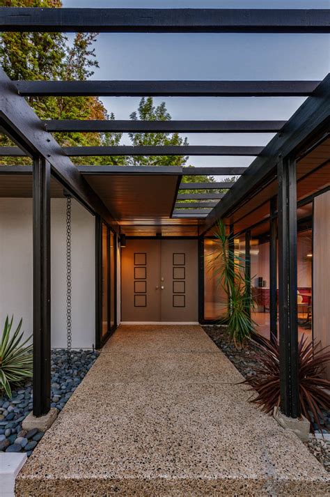 20 Staggering Mid Century Modern Entrance Designs You Can