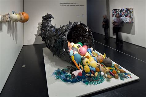 Photos Turning Tragic Pollution Into Art Trash Art Marine Debris