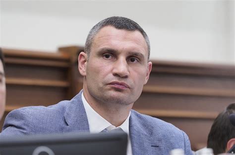К слову, виталий присутствовал на первых родах любимой и даже перерезал пуповину их первенца. Виталий Кличко: фото, биография, досье