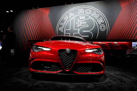 Sekretem przyczepności alfy romeo giulia jest system zawieszenia alfa™ link, wykonany całkowicie z aluminium, co przekłada się na wyjątkową responsywność i. You Can't Get All-Wheel Drive for the Best 2021 Alfa Romeo ...