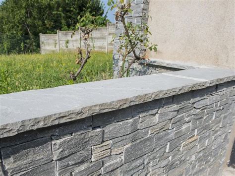 Stone Veneer With Stone Cap W Rocked Edge Muro In Pietra Giardino