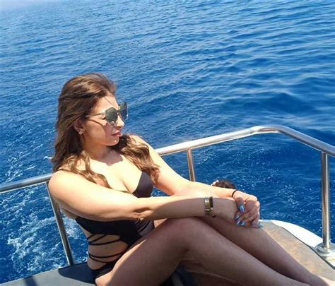 أثارت الفنانة المصرية رانيا يوسف حالة كبيرة من الجدل على مواقع التواصل الاجتماعي بعد انتشار فيديو لها وهي ترقص مع الراقصة جوهرة. مش بس رانيا يوسف و منة فضالي.. تعرف على قائمة الفنانات ...