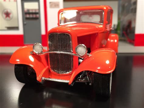 1932 Ford 5 Window Coupe Plastic Model Car Kit 125