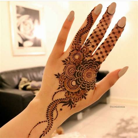 Here's the most magical and unique wedding venues, where you can tie the knot in style. @henna_nurahshenna شرایکم بالنقش😍 . .اكتبي اسم من اسماء ...