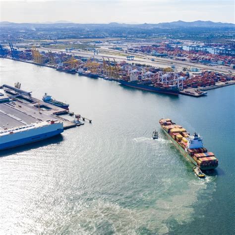 Maritimo luxury motor yachts are crafted by hand in australia. Tráfico marítimo. Sistemas - mesemar