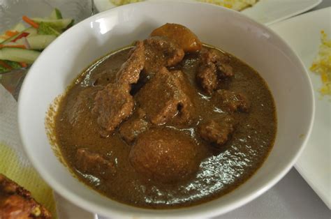 Gulai biasanya dibuat dengan menggunakan daging sebagai bahan utamanya. Dikros's Stories: Gulai Kurma Daging Terengganu