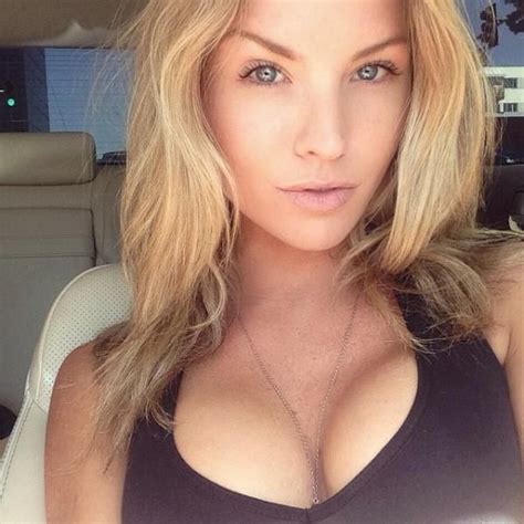 These Hot Girls Just Cant Stop Taking Sexy Selfies 25 Pics