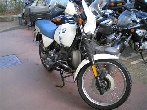 Bmw may be associated with cars, they have some killer motorcycles too. 1990 BMW R100GS - Moto.ZombDrive.COM