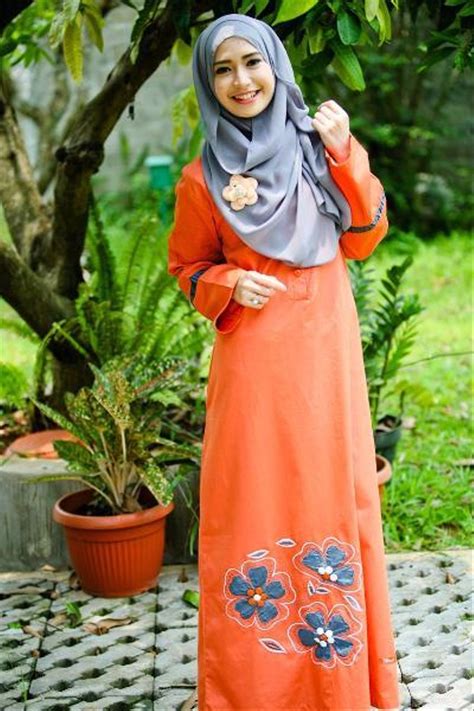 Harga gamis hikmat terbaru katalog busana muslim. Baju Orange Cocok Dengan Jilbab Warna Apa - Jilbab Voal