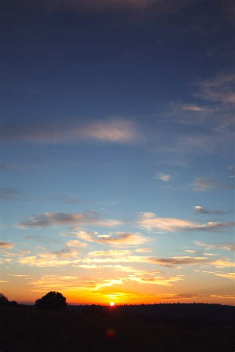 無料画像 海 地平線 雲 日の出 日没 太陽光 夜明け 雰囲気 夕暮れ イブニング 残光 朝は赤い空