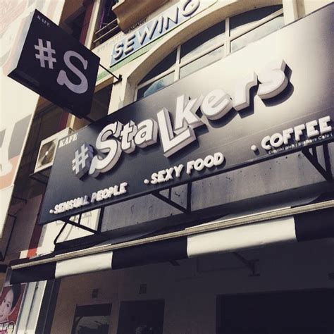 A gallery cafe serves western and local asian cuisine. YANG HALAL ITU FARDHU, YANG LAZAT ITU PERLU: STALKER CAFE ...