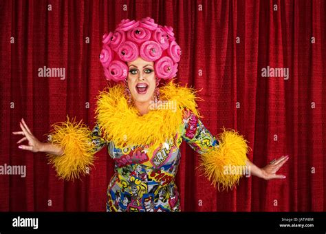 Drag Queen Singing Hi Res Stock Photography And Images Alamy