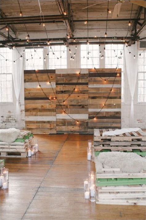 Wedding Ceremony Backdrops With Wooden Pallets — The