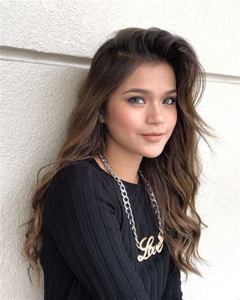 Her birthday, what she did before fame, her family life, fun trivia facts, popularity rankings, and more. LOTD: Maris Racal Is Making Script Necklaces Cool Again