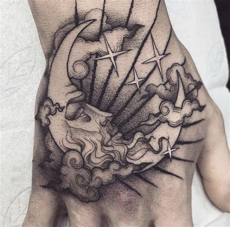 60 Unique Hand Tattoos For Guys Bein Kemen In 2021 Hand Tattoos