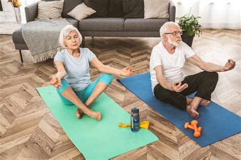 Premium Photo Sportive Senior Couple Doing Fitness And Relaxation