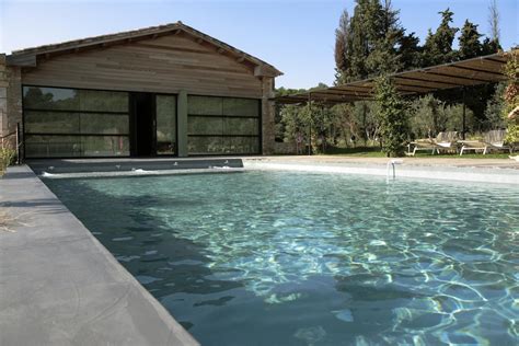 L'enduit piscine aquadeco est un mortier fin pour surfaces immergées ou non, teinté dans la masse avec 40. Béton ciré terrasse, piscine, sol extérieur, béton ...