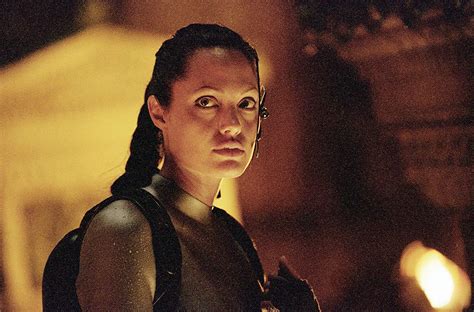 Dirigido por chloé zhao, o. Primeiras fotos de Angelina Jolie em "Os Eternos", vazam ...