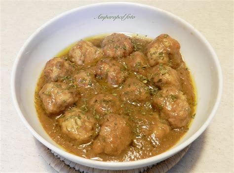 Cocinando En Casa Albóndigas De Pollo En Salsa