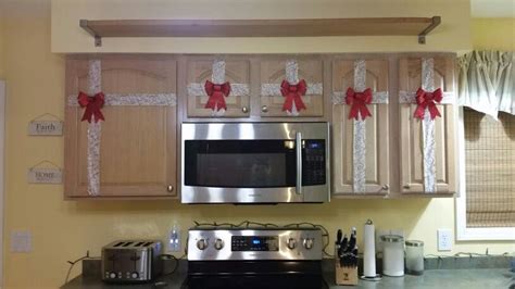 10 Christmas Ribbon On Kitchen Cabinets Decoomo