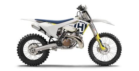El precio de la husqvarna te 300i (9.149 €) la hace la enduro 2 tiempos más cara del mercado debido a su sistema de inyección y componentes, un poco por encima de su la husqvarna te 300i recibe novedades en 2020 que la convierten en una de las bestias de enduro extremo más deseadas. HUSQVARNA TX 300 2018 "2T ตัวแรงจอมตะลุยฝุ่น" | รถใหม่ ...