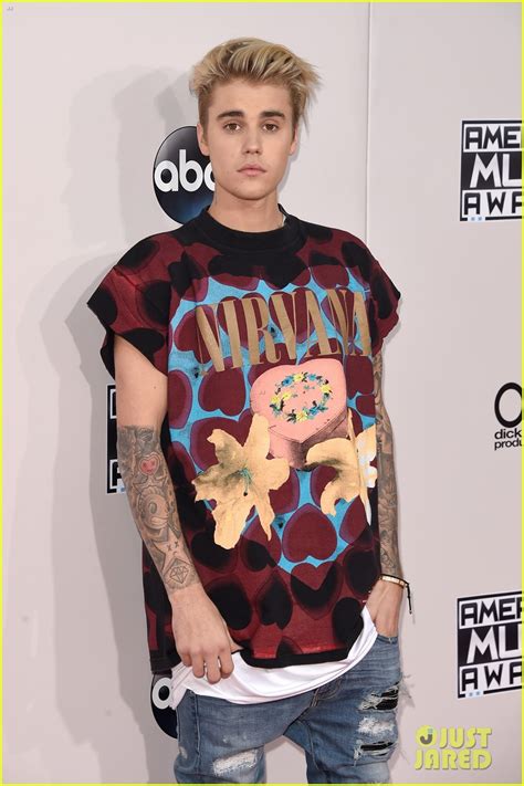 Justin Bieber Goes Casual In Nirvana Tee At Amas 2015 Photo 3514663